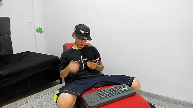 StraightBoy Nick online show from 04/28/26, 10:25