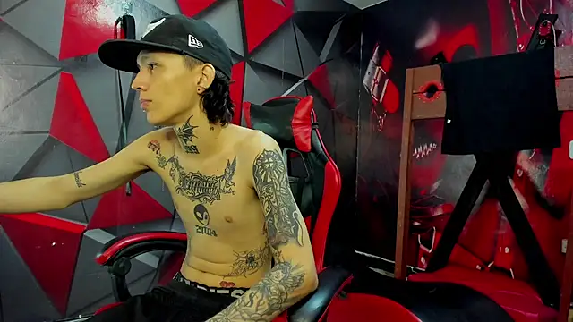 Snapshot of StraightBoy_Nick chatting on 10/15/25, 05:50 StraightBoy Nick online show from 10/15/25, 05:50