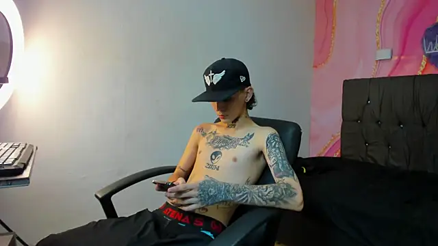 Snapshot of StraightBoy_Nick chatting on 10/02/25, 08:34 StraightBoy Nick online show from 10/02/25, 08:34
