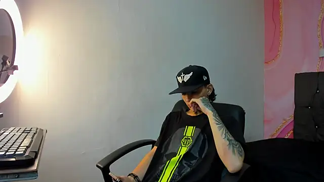 Snapshot of StraightBoy_Nick chatting on 10/08/25, 09:37 StraightBoy Nick online show from 10/08/25, 09:37
