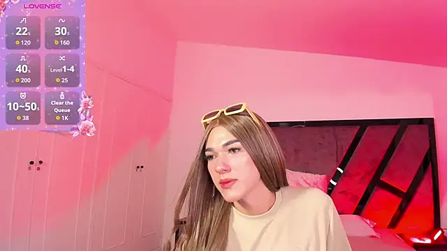 Snapshot of MarilynDupont chatting on 09/21/25, 04:17 MarilynDupont online show from 09/21/25, 04:17