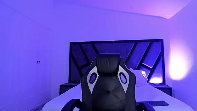 Snapshot of MarilynDupont chatting on 09/13/25, 04:01 MarilynDupont online show from 09/13/25, 04:01