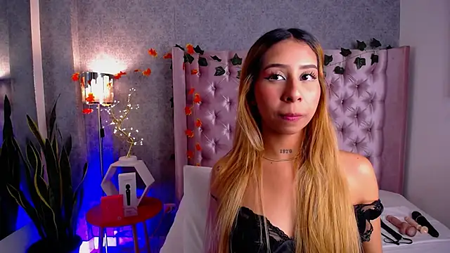 laila stilwiills online show from 12/04/25, 05:45