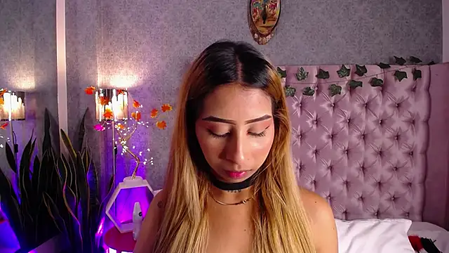 laila stilwiills online show from 11/22/25, 04:55