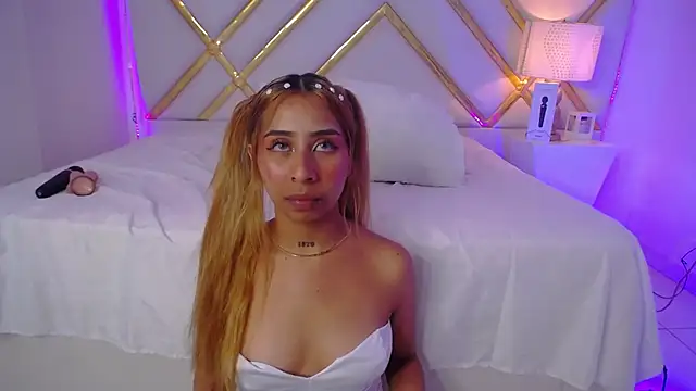 laila stilwiills online show from 09/19/25, 05:06