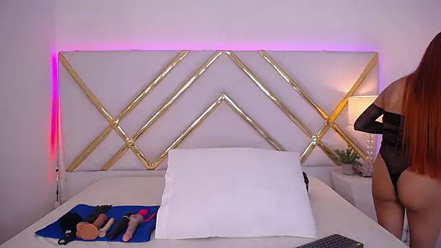 laila stilwiills online show from 04/18/26, 06:27