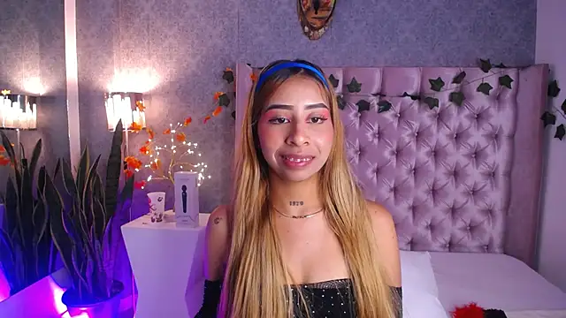 laila stilwiills online show from 11/05/25, 01:09