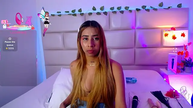 laila stilwiills online show from 11/06/25, 08:18