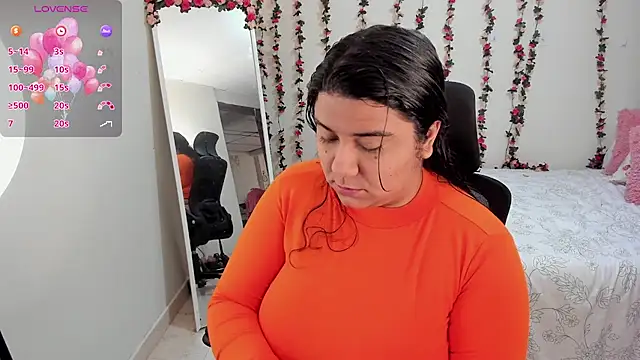 Snapshot of MariamCastiblanco chatting on 11/25/25, 02:06 MariamCastiblanco online show from 11/25/25, 02:06