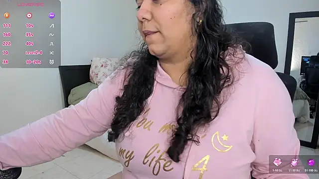 Snapshot of MariamCastiblanco chatting on 06/13/26, 10:29 MariamCastiblanco online show from 06/13/26, 10:29
