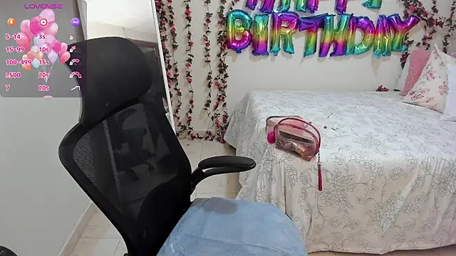 Snapshot of MariamCastiblanco chatting on 11/23/25, 01:48 MariamCastiblanco online show from 11/23/25, 01:48