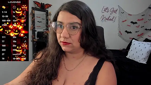 Snapshot of MariamCastiblanco chatting on 10/10/25, 12:00 MariamCastiblanco online show from 10/10/25, 12:00