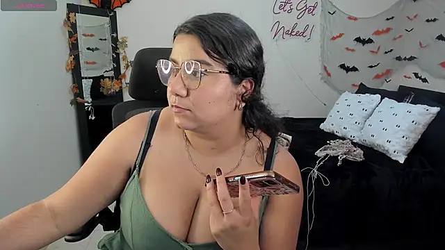 Snapshot of MariamCastiblanco chatting on 10/16/25, 11:02 MariamCastiblanco online show from 10/16/25, 11:02