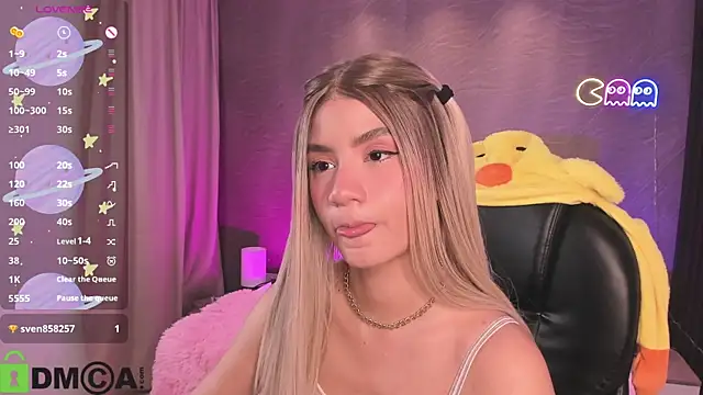 Arinextdoor online show from 09/24/25, 10:16