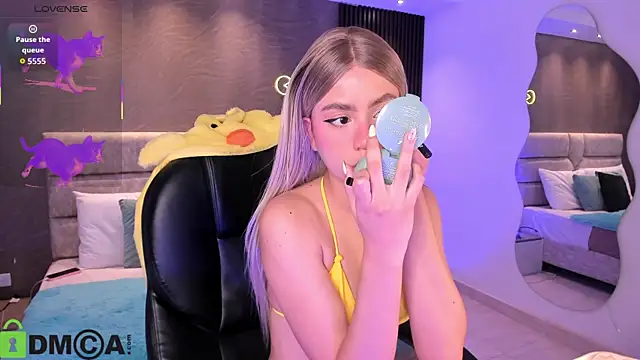 Arinextdoor online show from 10/27/25, 09:38