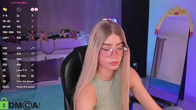 Arinextdoor online show from 12/19/25, 09:17