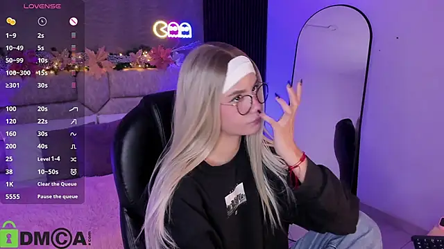 Arinextdoor online show from 12/14/25, 01:45