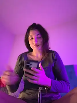 ScarletBloom  online show from 11/01/25, 05:07