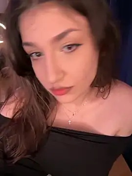 ScarletBloom  online show from 12/05/25, 05:55