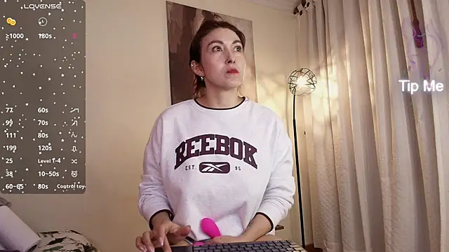 siren indira  online show from 04/10/26, 05:42