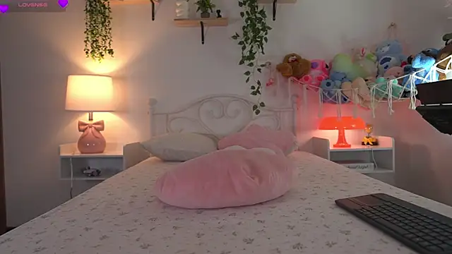 violeth     online show from 04/21/26, 12:56