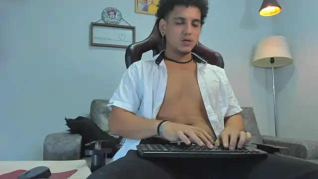 Xfire boy69 online show from 12/04/25, 01:43