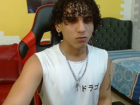 Snapshot of Xfire_boy69 chatting on 10/04/25, 03:46 Xfire boy69 online show from 10/04/25, 03:46