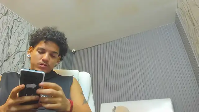 Xfire boy69 online show from 02/04/26, 02:45