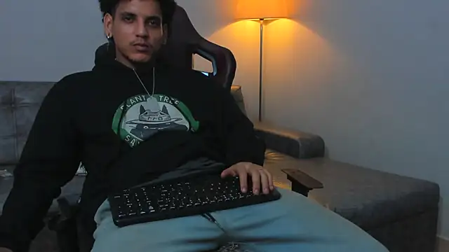 Xfire boy69 online show from 12/16/25, 02:16