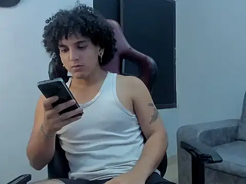 Snapshot of Xfire_boy69 chatting on 10/01/25, 03:33 Xfire boy69 online show from 10/01/25, 03:33