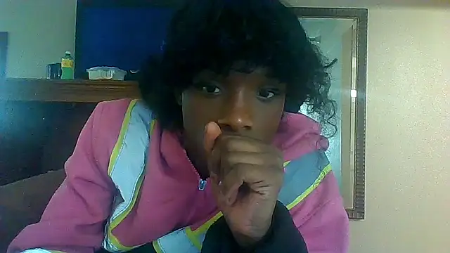 Snapshot of OUCH_CHARR_LEE chatting on 06/03/26, 12:39 OUCH CHARR LEE online show from 06/03/26, 12:39