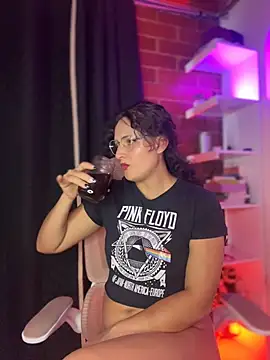 Dannaa Lovs online show from 10/29/25, 05:45