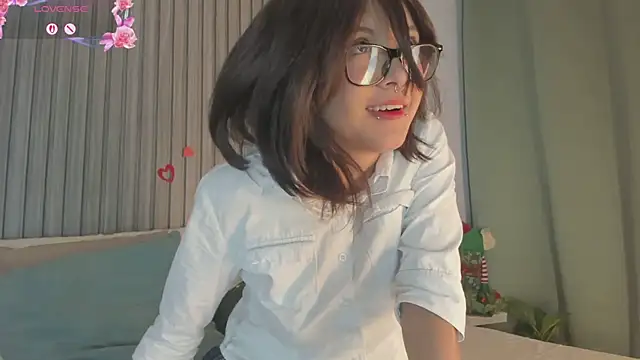 Snapshot of Blue_Sixx chatting on 12/19/25, 09:17 Blue Sixx online show from 12/19/25, 09:17