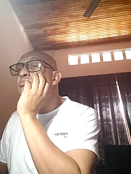 Snapshot of jorge406 chatting on 11/17/25, 01:48 jorge406 online show from 11/17/25, 01:48