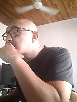 Snapshot of jorge406 chatting on 02/08/26, 02:04 jorge406 online show from 02/08/26, 02:04