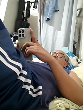 Snapshot of jorge406 chatting on 11/22/25, 12:21 jorge406 online show from 11/22/25, 12:21