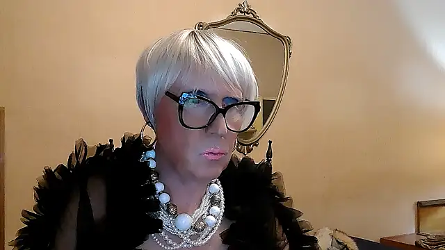 Snapshot of ROBY_SWEETHOT chatting on 10/03/25, 10:22 ROBY SWEETHOT online show from 10/03/25, 10:22