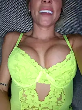 Bellarose xx online show from 12/03/25, 10:42