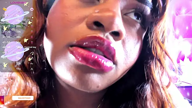 mia peyton online show from 11/26/25, 08:20