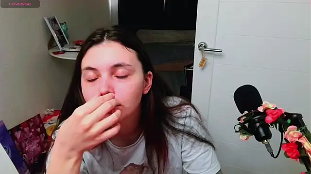 peachyness online show from 06/12/26, 05:21