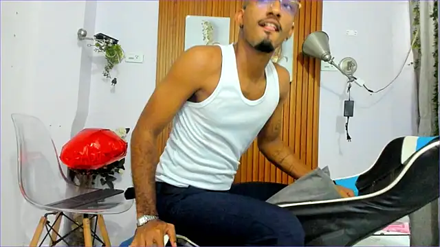 Snapshot of Darwin_mayo chatting on 09/17/25, 05:26 Darwin mayo online show from 09/17/25, 05:26