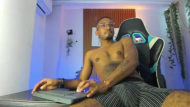 Darwin mayo online show from 03/31/26, 05:48