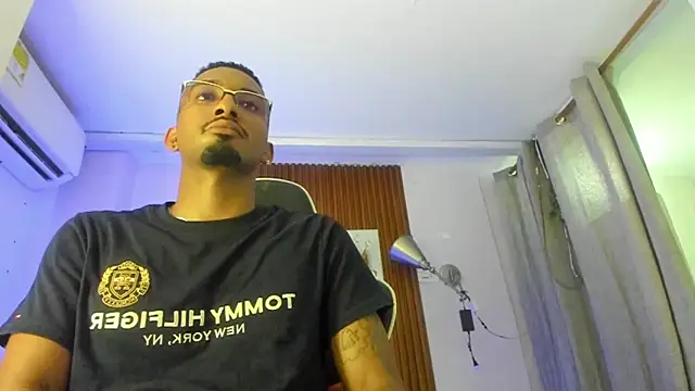 Snapshot of Darwin_mayo chatting on 05/16/26, 05:45 Darwin mayo online show from 05/16/26, 05:45