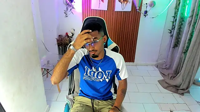 Snapshot of Darwin_mayo chatting on 11/11/25, 05:30 Darwin mayo online show from 11/11/25, 05:30