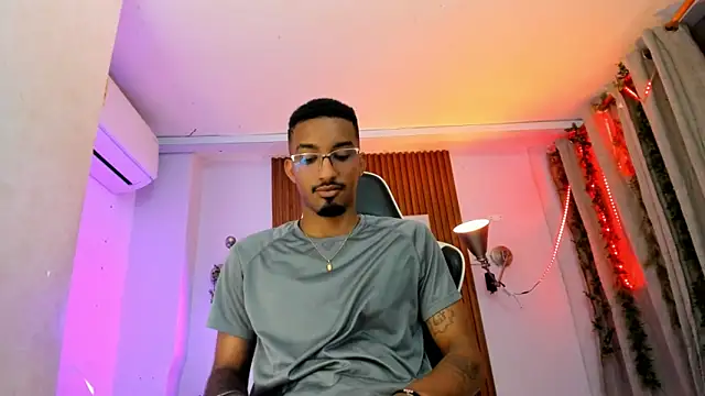 Snapshot of Darwin_mayo chatting on 10/24/25, 05:56 Darwin mayo online show from 10/24/25, 05:56