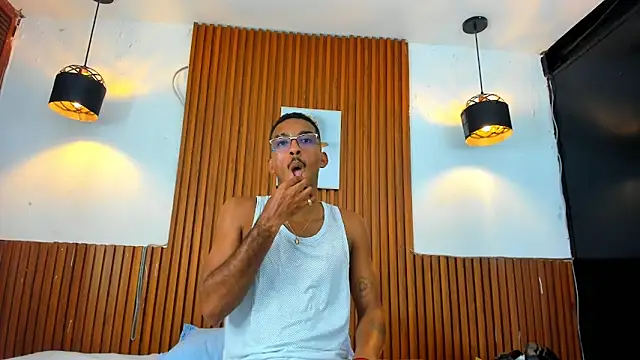 Snapshot of Darwin_mayo chatting on 10/27/25, 05:47 Darwin mayo online show from 10/27/25, 05:47