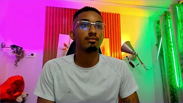 Snapshot of Darwin_mayo chatting on 09/16/25, 05:14 Darwin mayo online show from 09/16/25, 05:14