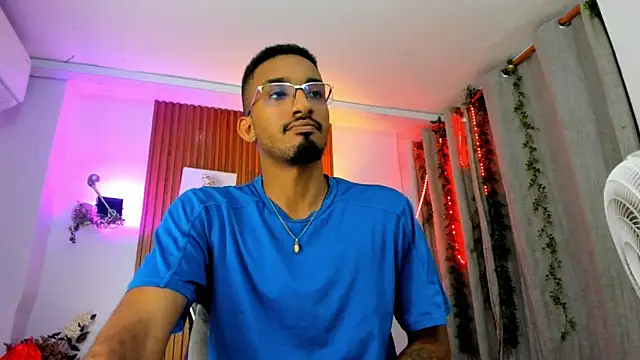 Snapshot of Darwin_mayo chatting on 10/18/25, 05:15 Darwin mayo online show from 10/18/25, 05:15