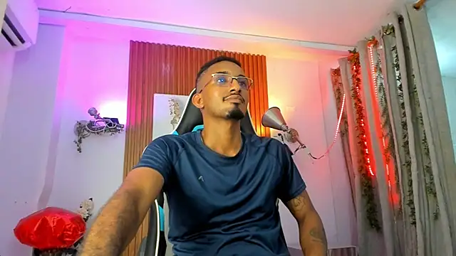 Snapshot of Darwin_mayo chatting on 09/23/25, 05:20 Darwin mayo online show from 09/23/25, 05:20