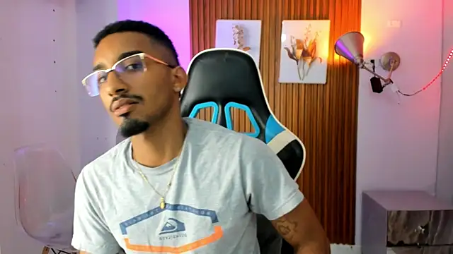 Snapshot of Darwin_mayo chatting on 10/08/25, 06:08 Darwin mayo online show from 10/08/25, 06:08